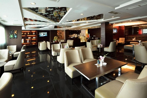 Holiday Villa Hotel & Residence image 1
