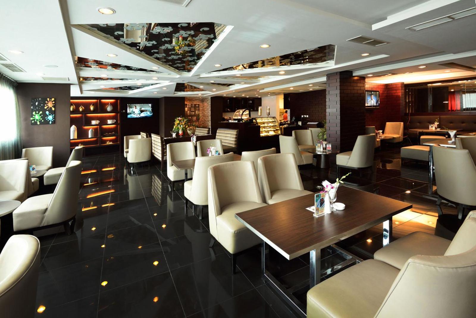 Holiday Villa Hotel & Residence