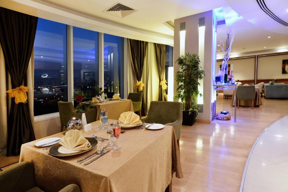 Holiday Villa Hotel & Residence