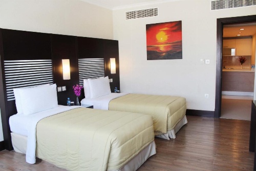 Holiday Villa Hotel & Residence image 10