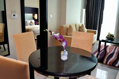Holiday Villa Hotel & Residence image 8